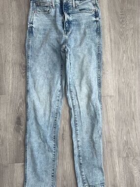 GAP Women's Light Blue Slim Straight Jeans